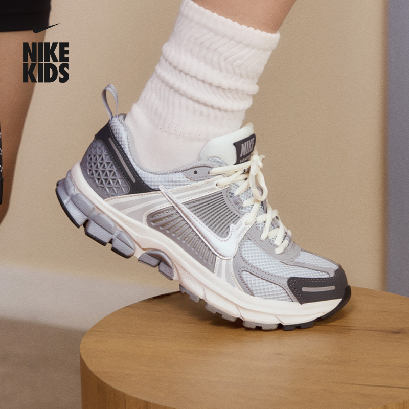 Nike耐克官方男女童VOMERO 5大童运动鞋冬季复古跑鞋风透气HF6998主图