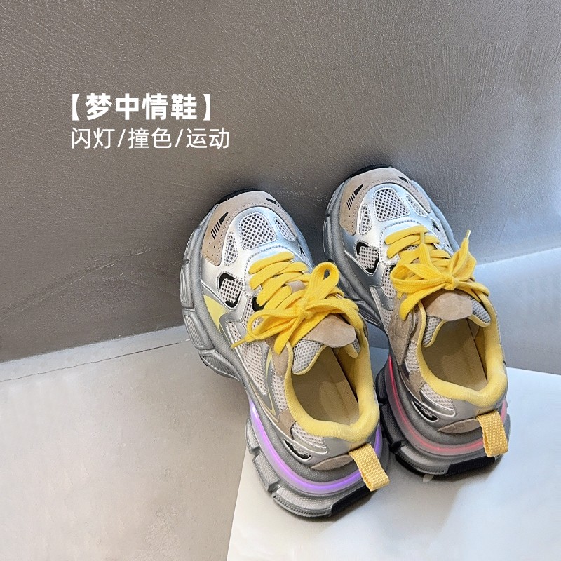 【梦中情鞋】七彩亮灯网红百搭夏季透气ins网面休闲运动鞋504882O0主图
