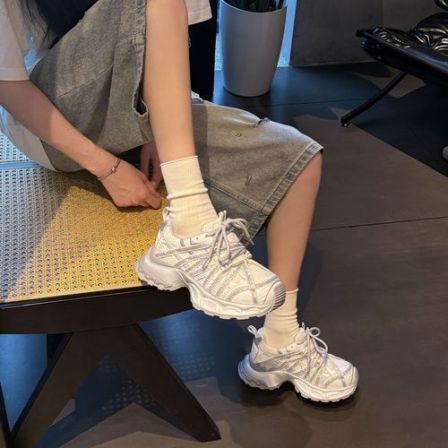 小发喵 轻奢流线银纹运动休闲女鞋 云感中底解锁街头摩登潮搭999