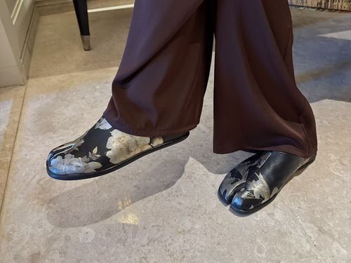 【大G精选】“金风起” 设计感牛皮印花马吉拉分趾鞋