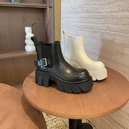 【与然良品】YR7557爆款百搭时尚{黑白天鹅}休闲短靴