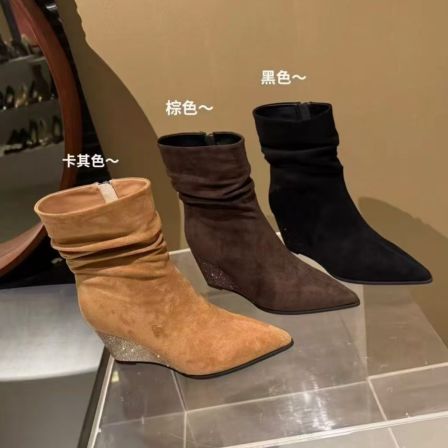 时尚气百搭质绒面尖头侧拉链褶皱2025初秋坡跟堆堆靴短靴女