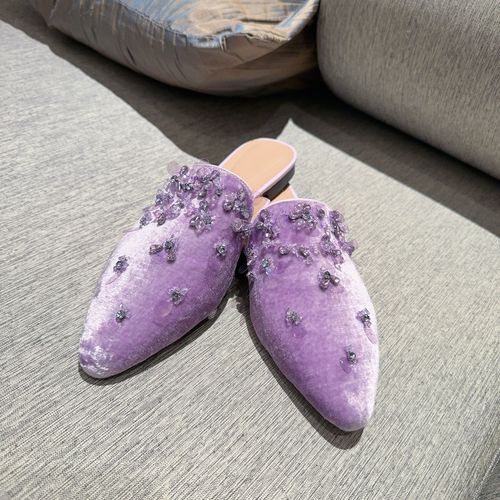 Betty Bairn【刘HAHA精选】手工定制钉珠桑蚕丝丝绒拖鞋25B-X8773主图