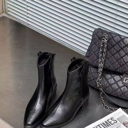 尖头冬粗跟平跟短靴黑色粗跟靴子气质百搭女士方头95225