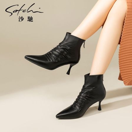 沙驰女鞋时尚尖头细跟高跟时装靴2025年冬季新款个性瘦瘦裸靴短靴