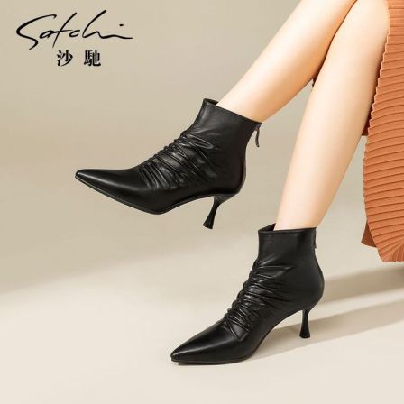 沙驰女鞋时尚尖头细跟高跟时装靴2025年冬季新款个性瘦瘦裸靴短靴