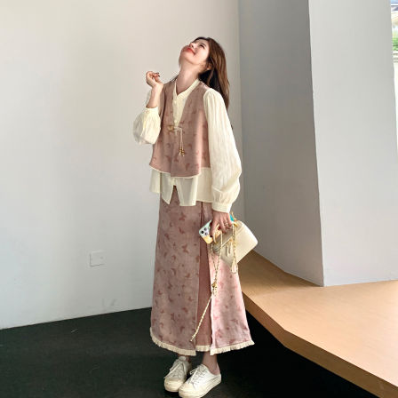 粉色新中式蝴蝶印花马甲套装裙女2025秋新款长袖衬衫半身裙三件套