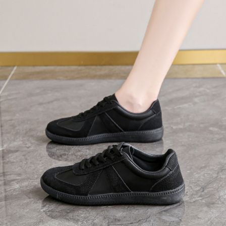 黑色皮面运动鞋女2025秋季新款上班不累脚板鞋轻便软底防滑德训鞋