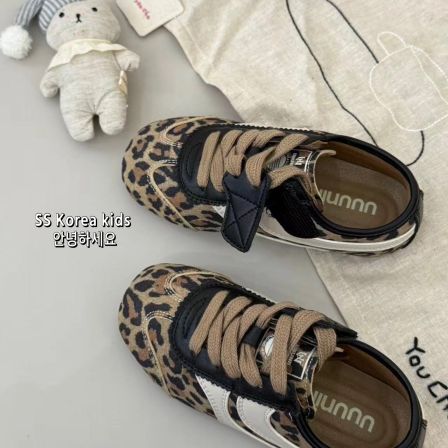 高端品牌专柜儿童豹纹板鞋2025新款洋气男童秋季运动鞋时尚女童鞋