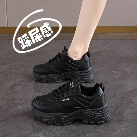 女鞋踩屎感黑色运动鞋女秋季皮面防水33码厚底不累脚上班工作女鞋