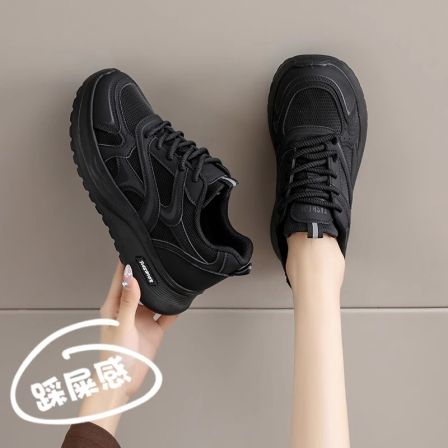 踩屎感女鞋34码上班久站不累脚超轻软底工作鞋女款皮面防水运动鞋