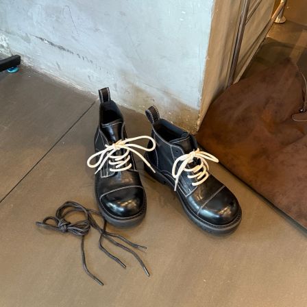 小发喵「经典复古拼接皮靴｜系带设计诠释潮流大气韵味」