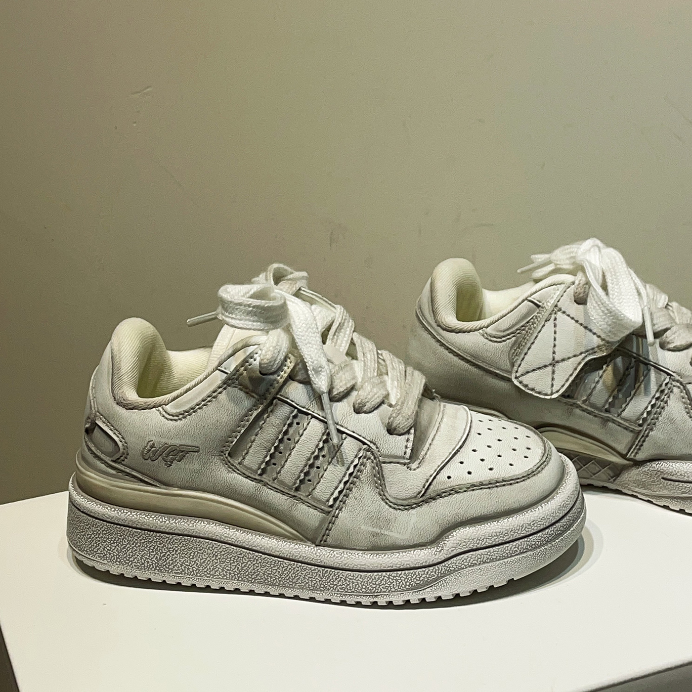 左左家秋冬新款儿童超酷做旧板鞋2025男女童时尚百搭休闲鞋小白鞋主图