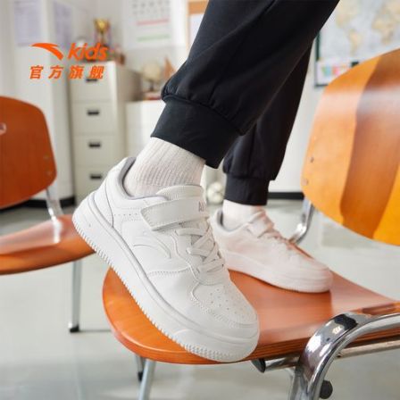 安踏儿童四季款低帮小板鞋男女童新款休闲运动白色板鞋A12538088