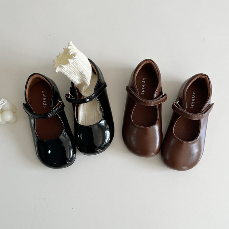 UYIKIDS 秋冬儿童复古魔术贴皮鞋韩版女童漆皮皮鞋轻便玛丽珍单鞋主图