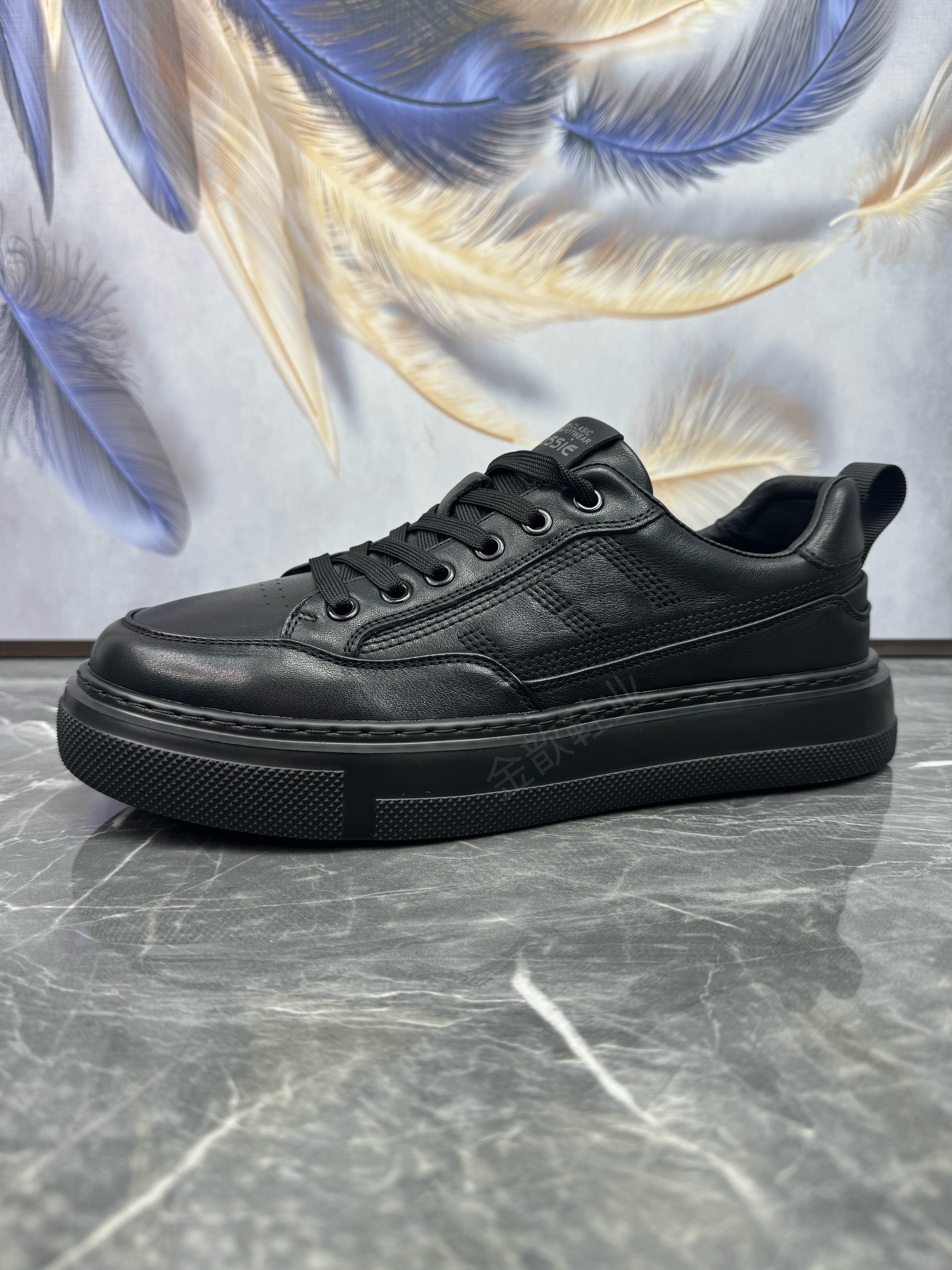 男鞋2025秋季新款头层牛皮轻便软底简约百搭真皮透气运动休闲板鞋主图