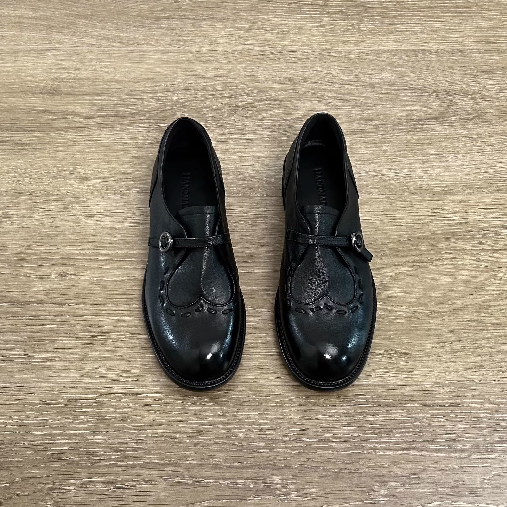 Dannyfrey文艺布洛克风早秋新款复古圆头T字雕花真皮通勤乐福鞋女主图