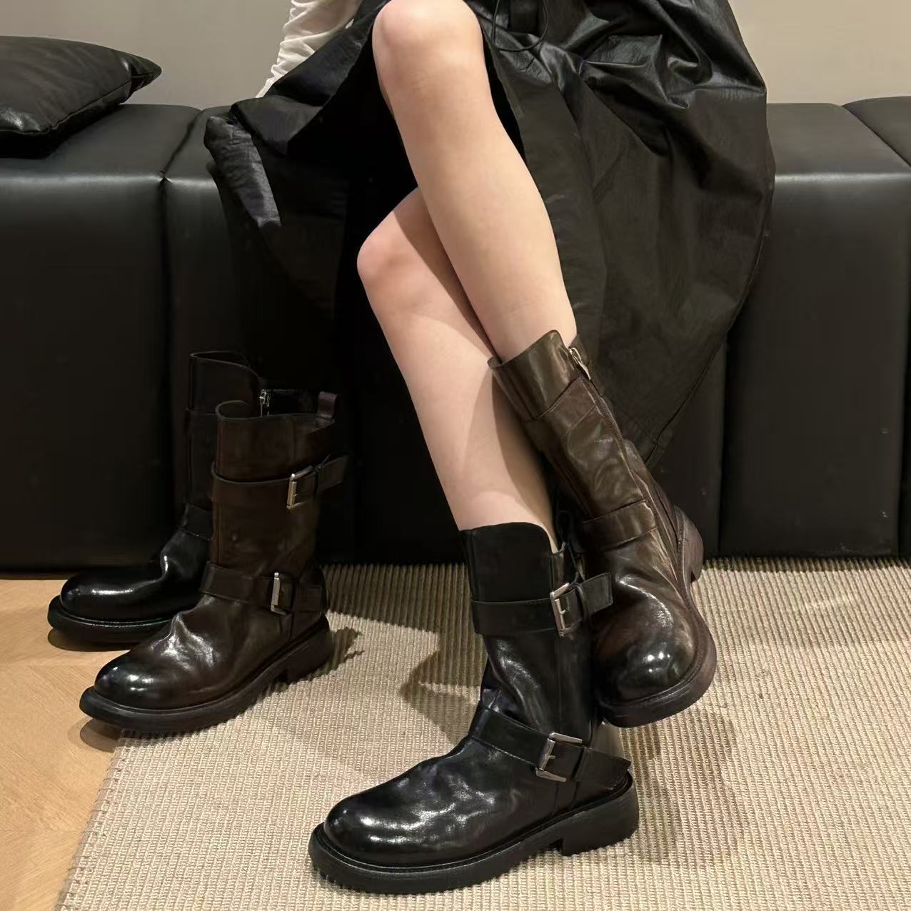 H55女鞋手抓纹沁色2025新款油蜡质感皮带扣机车短靴重工骑士靴主图