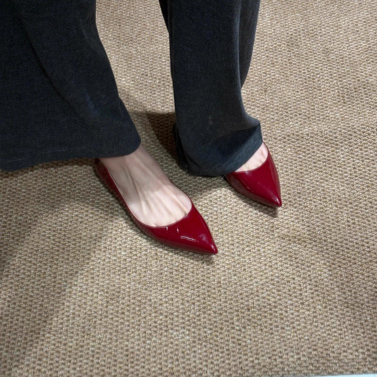 羊皮版~气质真皮尖头浅口平底单鞋女2025秋季新款一脚蹬漆皮单鞋主图