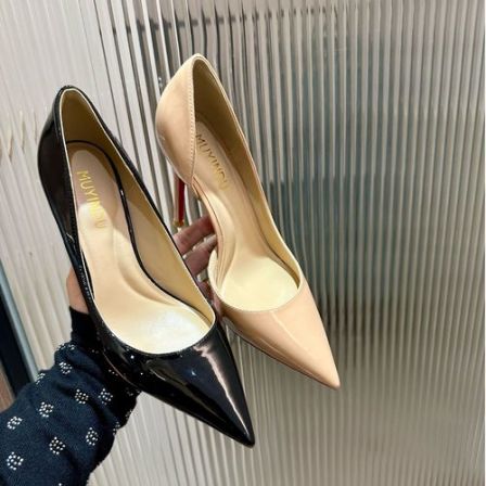 高跟鞋女2025爆款洋气黑裸色侧空红底尖头不累脚高级感护趾棉单鞋