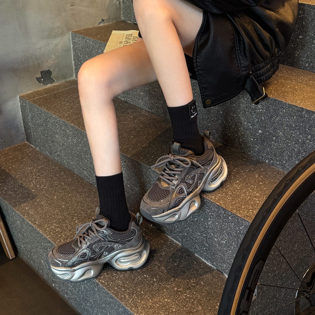 小发喵「机能风金属流光网面老爹鞋｜塑就摩登未来气场」999主图