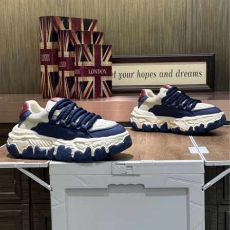 2025秋季新款时尚百搭潮流轻奢高端舒适耐磨休闲男鞋（标准码数）