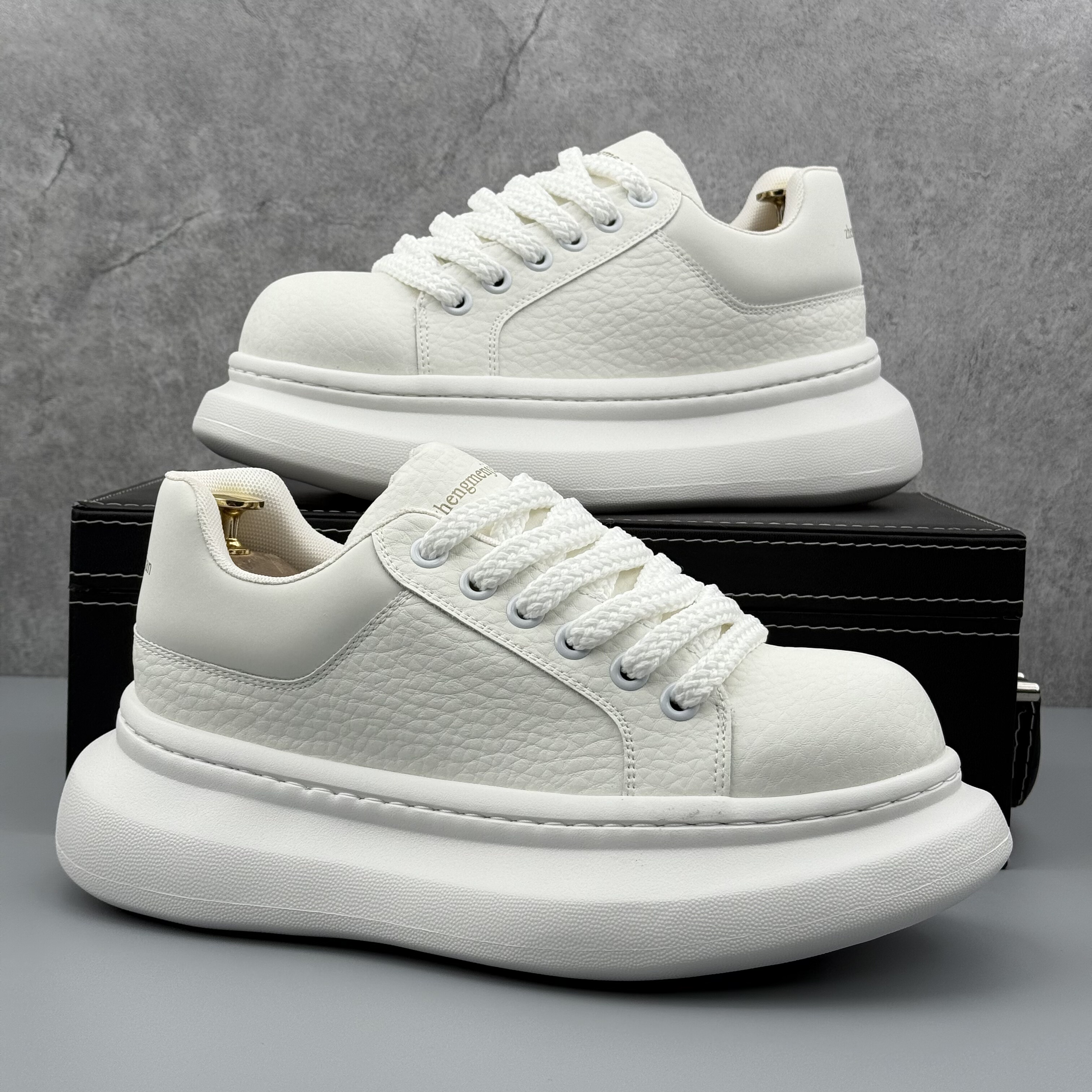 厚底增高男板鞋2025秋季新款超火面包鞋运动小白鞋时尚百搭休闲鞋主图