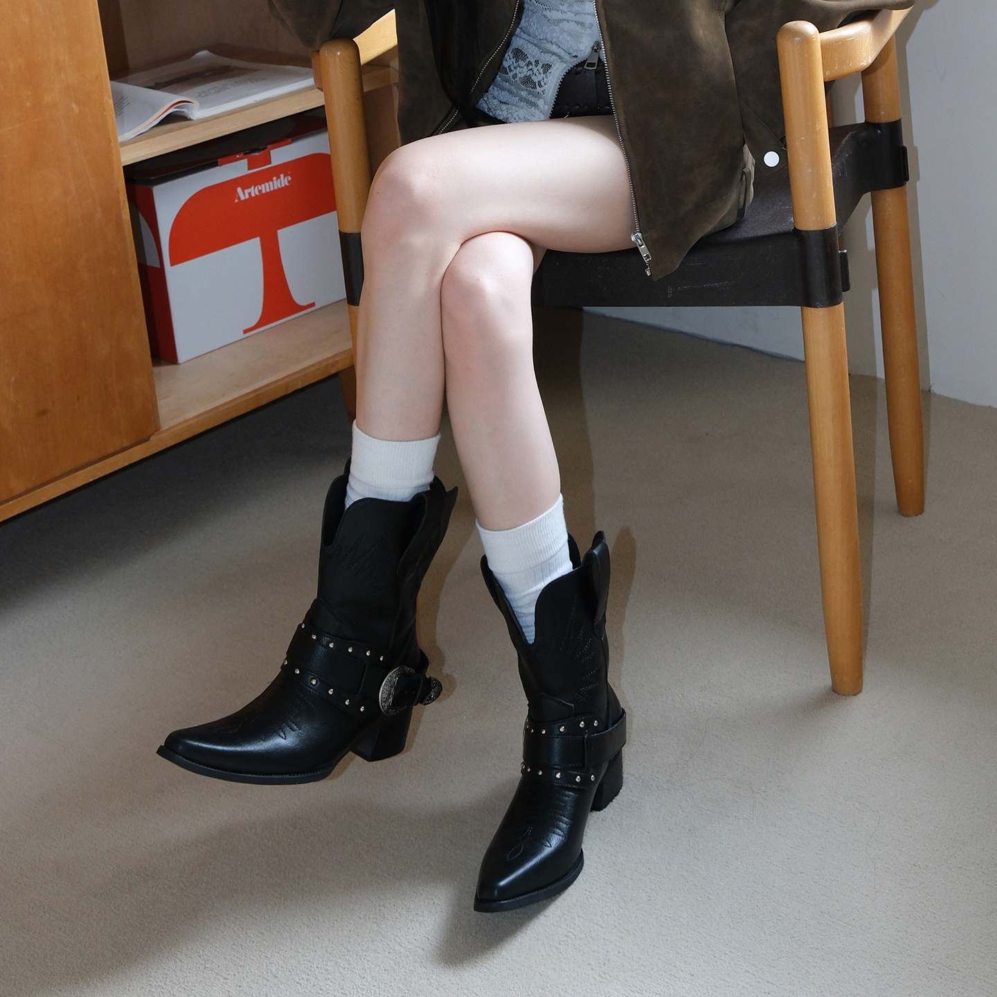 Mooreyu原创设计黑色铆钉短靴女尖头西部牛仔刺绣粗跟牛皮骑士靴主图