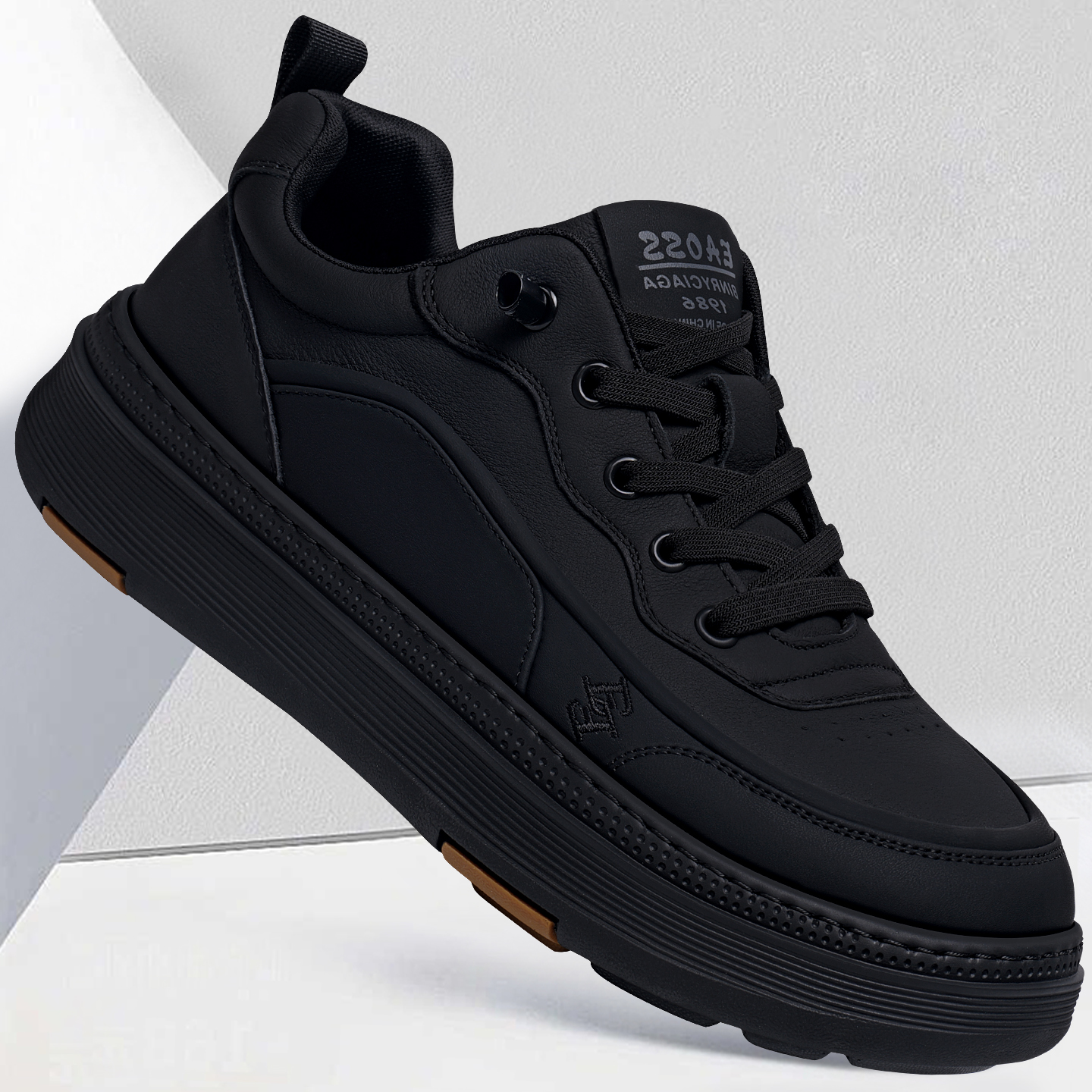 男鞋2025秋季新款潮流百搭休闲真皮透气软厚底防滑男士运动板鞋子主图