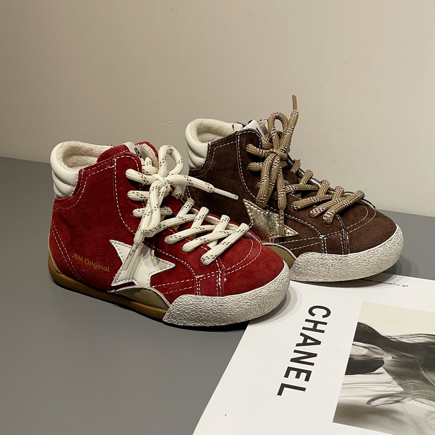 左左家男女童秋季新款复古时尚高帮星星板鞋儿童轻便免系带阿甘鞋主图