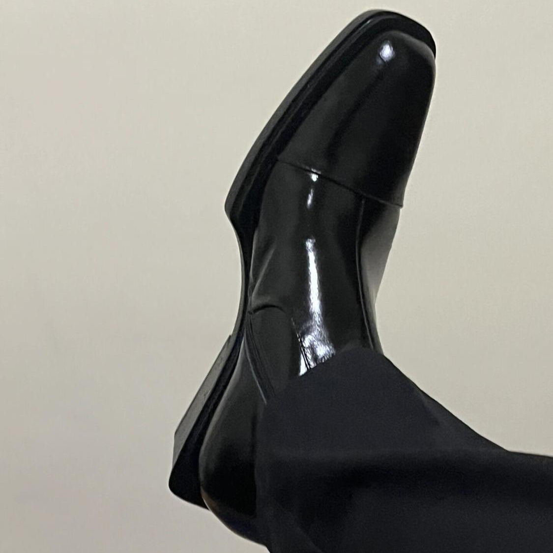 切尔西男生尖头漆皮高帮马丁靴英伦中筒内增高厚底短筒方头德比鞋主图