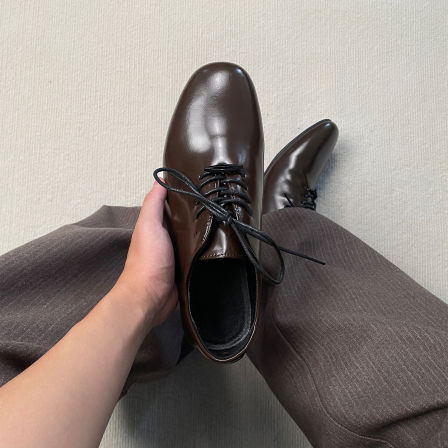 老钱风棕色德比鞋男款英伦休闲漆皮亮面商务正装新郎通勤方头皮鞋