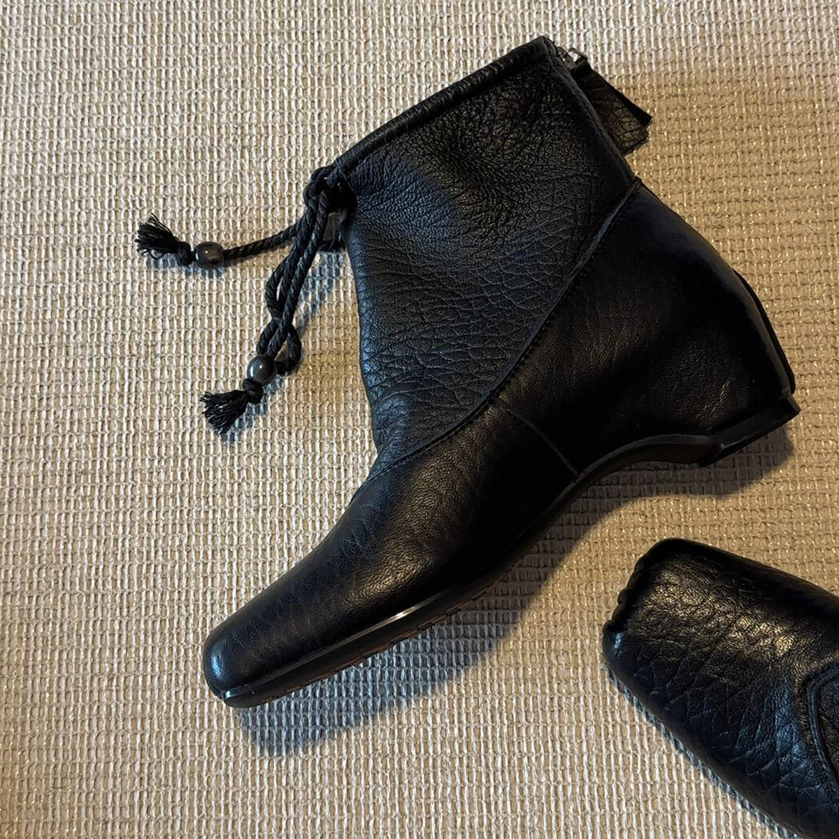 牛皮版~小众时髦新款个性蝴蝶结后拉链踝靴女内增高真皮方头短靴主图