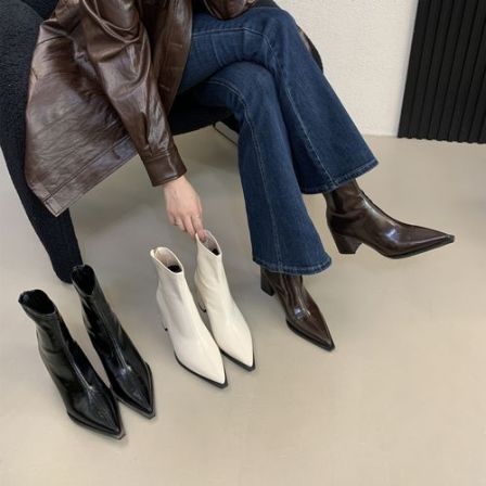 法式复古风高跟瘦瘦靴女2025秋冬新款加绒尖头后拉链粗跟时装短靴