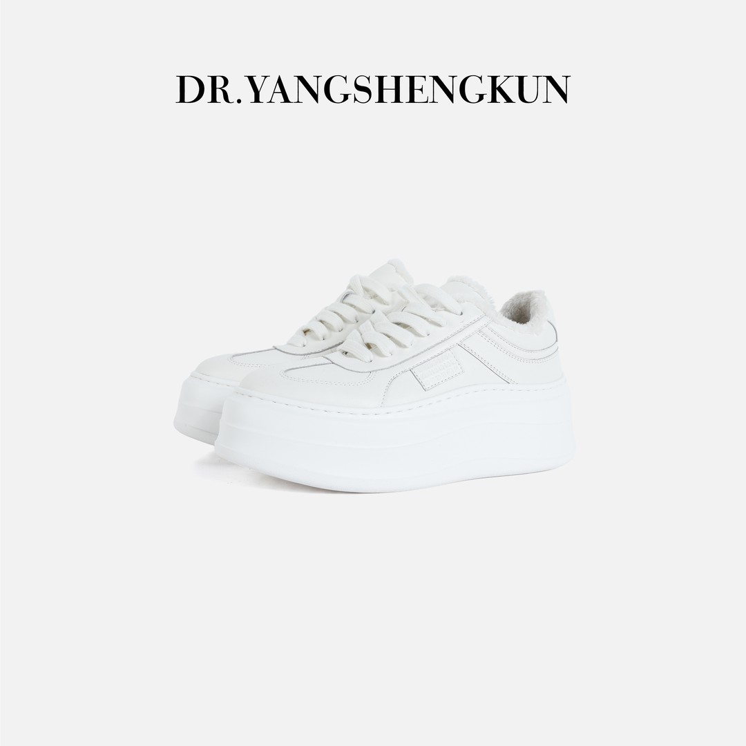 杨圣坤2025冬季新品牛皮增高厚底超轻运动百搭休闲鞋女B25101206主图