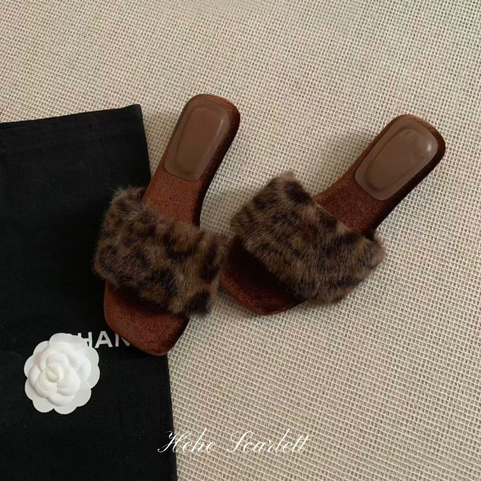 你的呵呵丨豹纹一字拖丨复古时髦气质绒面外穿方头粗跟毛毛拖鞋主图