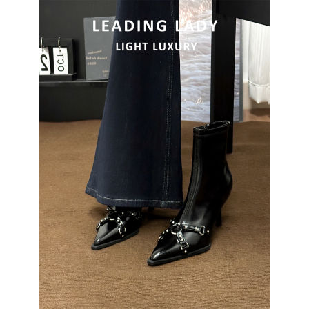 黑色尖头细跟短靴女法式气质高跟瘦瘦靴子2025巨好看秋冬新款单靴