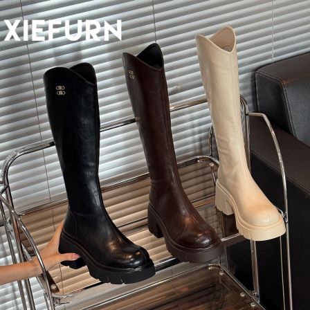 XIEFURN/鞋夫人松糕粗跟V口高跟长筒靴2025新款秋增高不过膝长靴