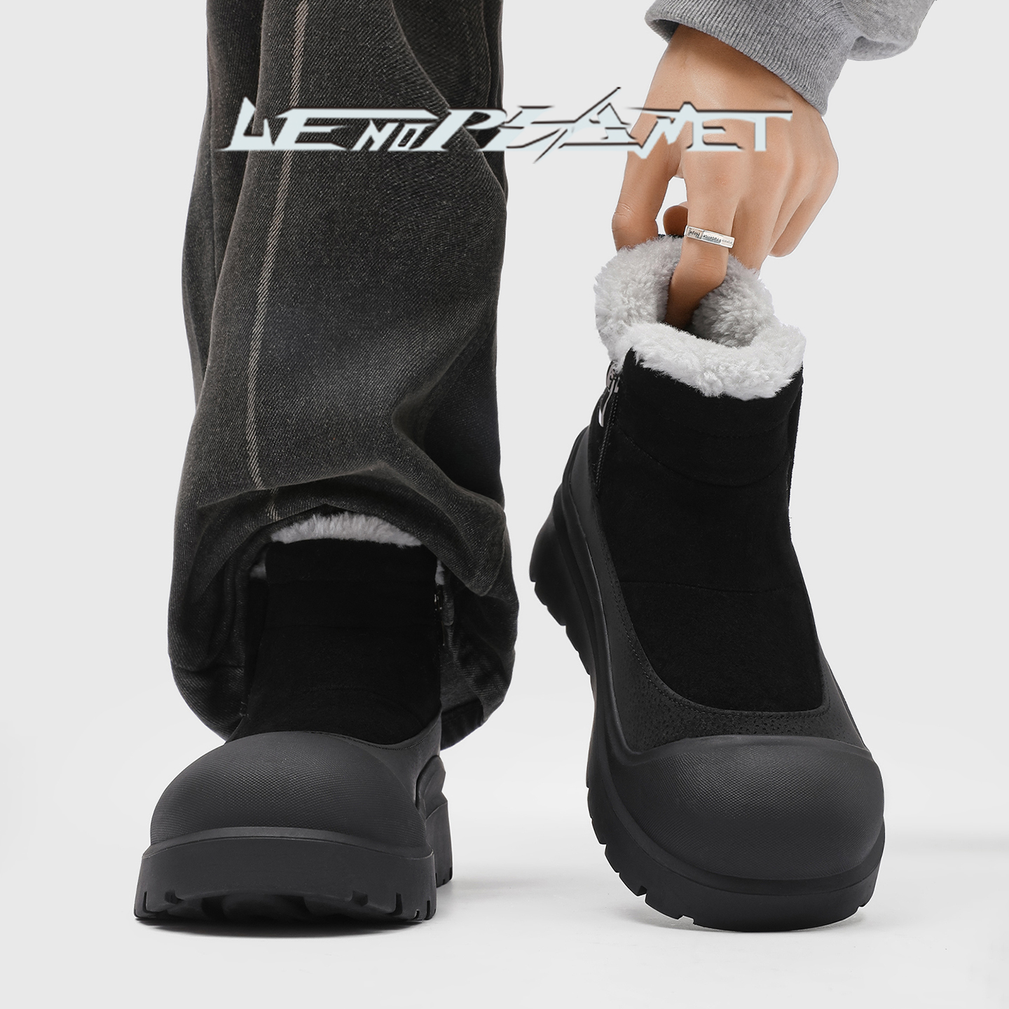 2025新款保暖雪地靴冬季户外加绒加厚棉鞋男女时尚防寒黑色短靴主图