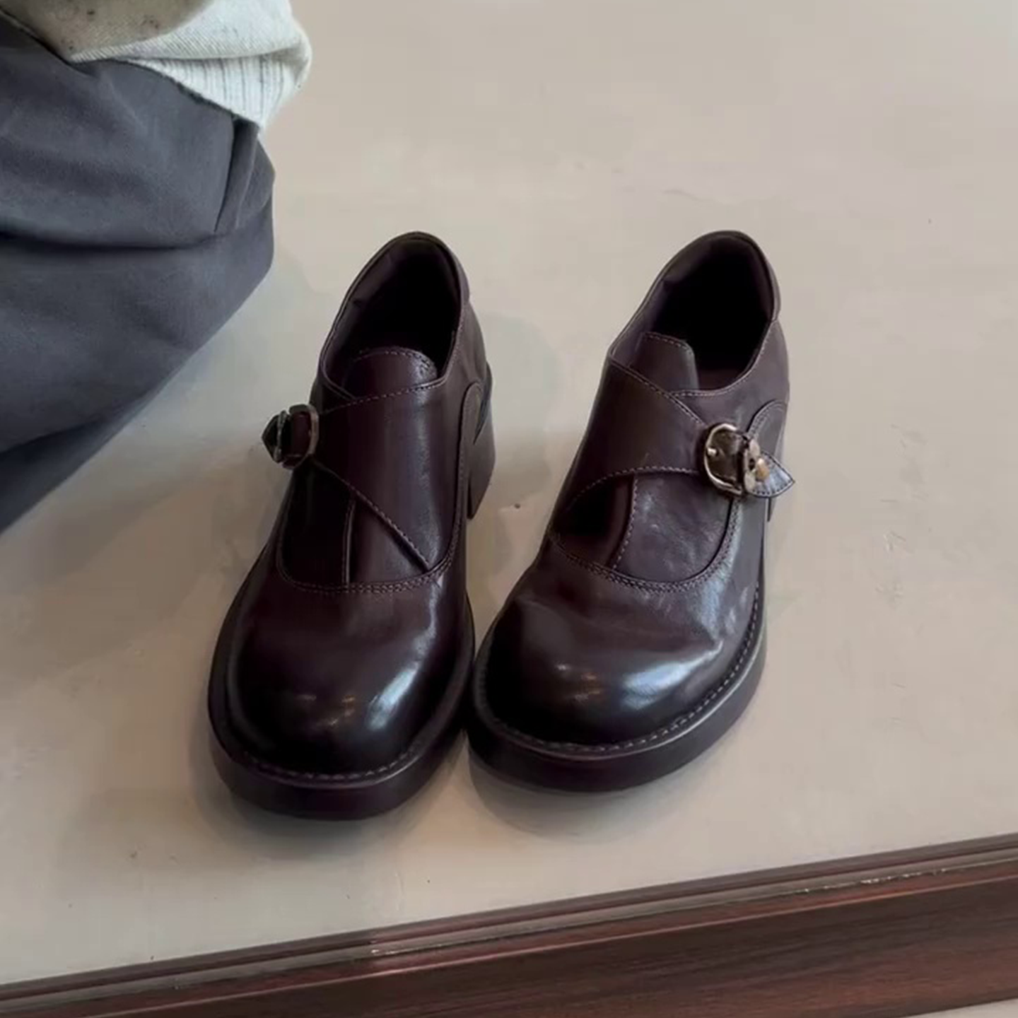 真皮~复古圆头厚底小皮鞋女2025新款简约擦色金属一字扣浅口单鞋主图