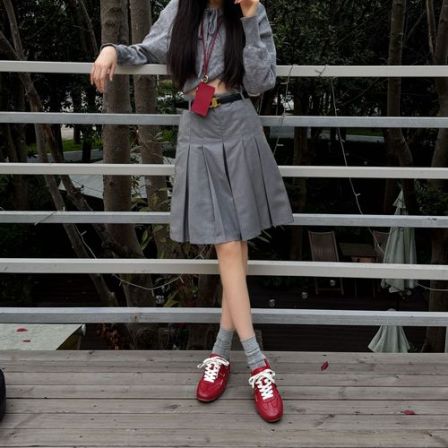 小发喵「复古腔调摩登街头德训鞋｜线条利落时髦百搭」