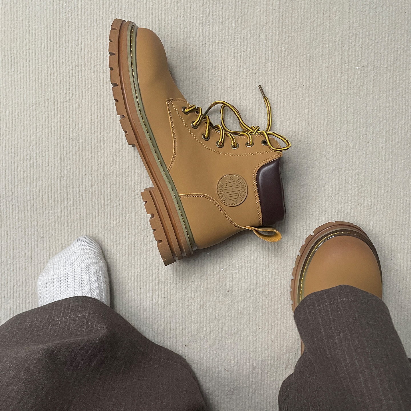 新款2025秋冬踢不烂大黄靴男款高帮透气户外工装登山靴中帮马丁靴主图