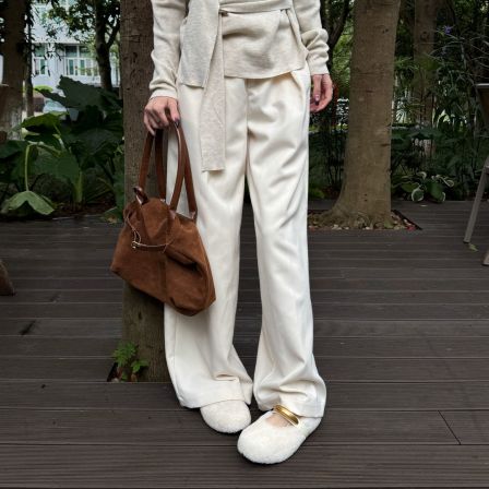 小发喵「柔绒奢缀鎏金扣玛丽珍单鞋｜复古慵懒摩登高级时尚」