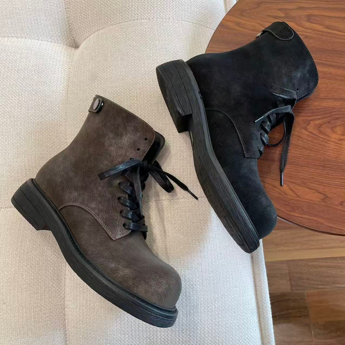 找了2个月 外国轻奢品牌雾面绸缎头层牛皮短毛绒保暖拉链马丁靴女主图