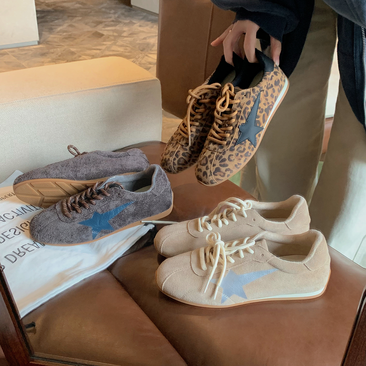 葡萄妈studiolee 增高4cm~  圆头撞色星星系带百搭休闲板鞋女秋季主图