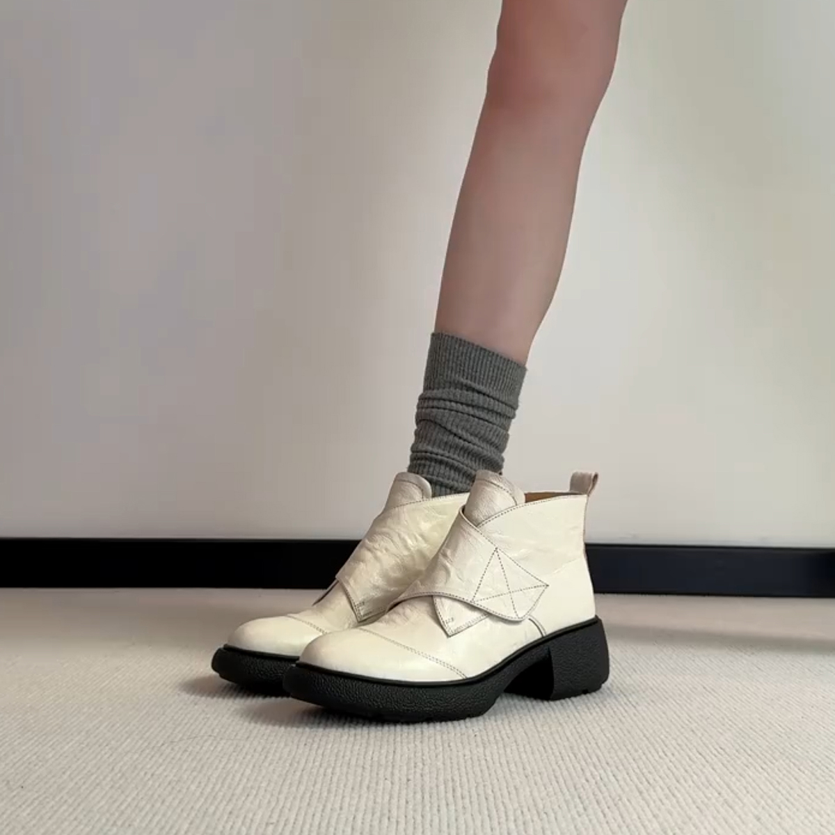 牛皮版~法式英伦风小个子厚底马丁靴女简约百搭魔术贴设计小短靴主图