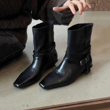 牛皮版~英伦风黑色真皮百搭帅气机车靴女方头皮带扣显瘦气质短靴