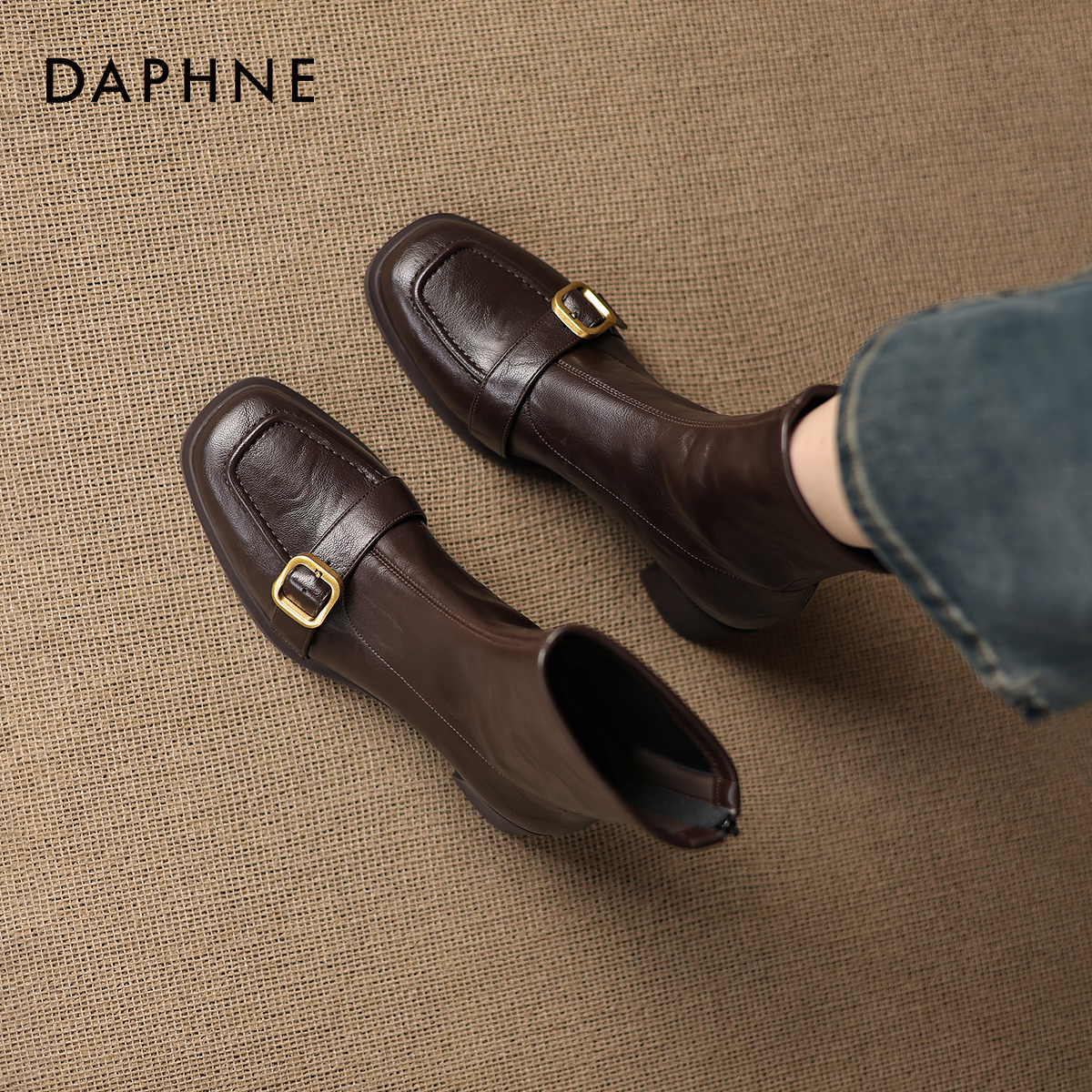 达芙妮方头短靴女2025秋冬新款加皮带扣棕色瘦瘦靴粗跟马丁靴踝靴主图