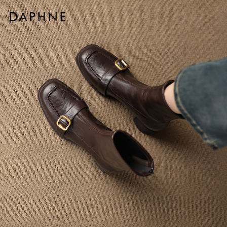 达芙妮方头短靴女2025秋冬新款加皮带扣棕色瘦瘦靴粗跟马丁靴踝靴