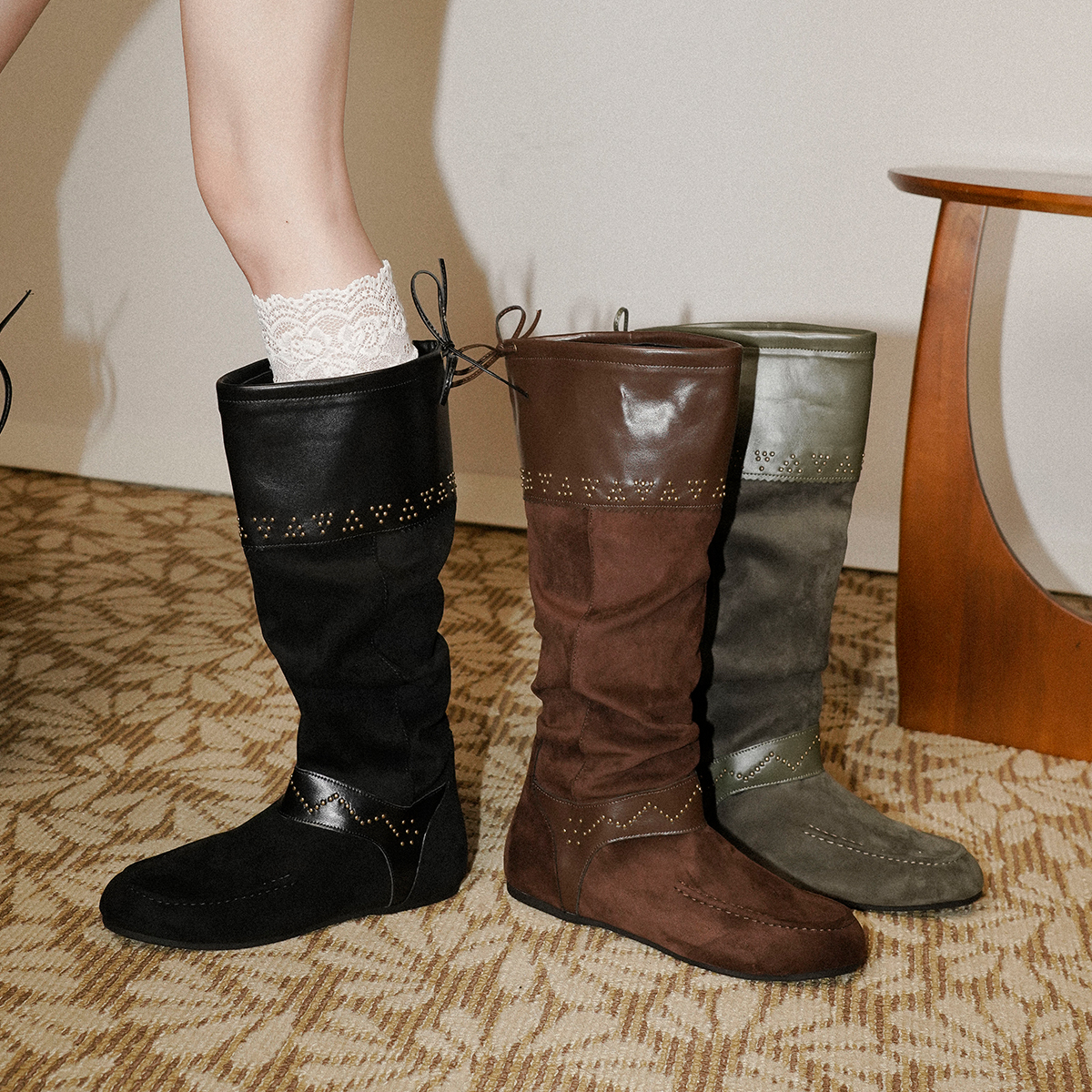 梨小七~小众时髦绒面新款骑士靴女铆钉设计不过膝遮肉内增高长靴主图